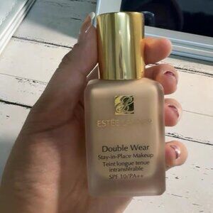 Estée Lauder Double Wear Foundation – 24-Hour Flawless, Transfer-Resistant Cover
